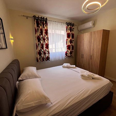 Charming Comfort Apartment Tirana Esterno foto