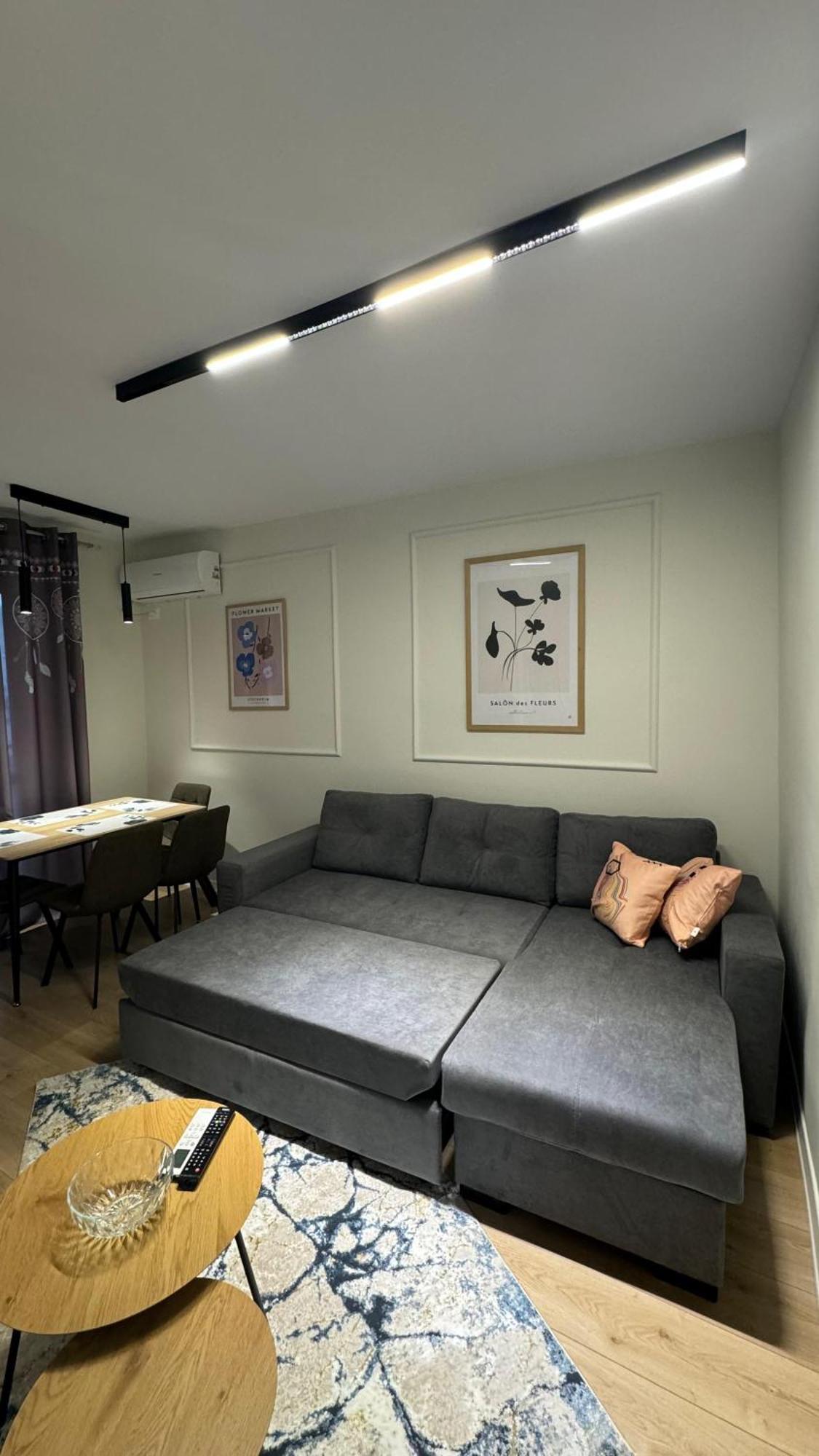 Charming Comfort Apartment Tirana Esterno foto