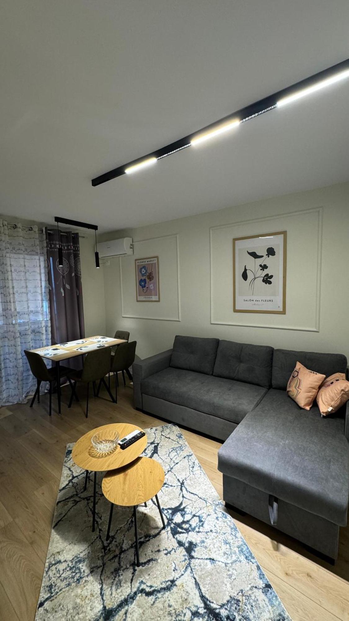 Charming Comfort Apartment Tirana Esterno foto