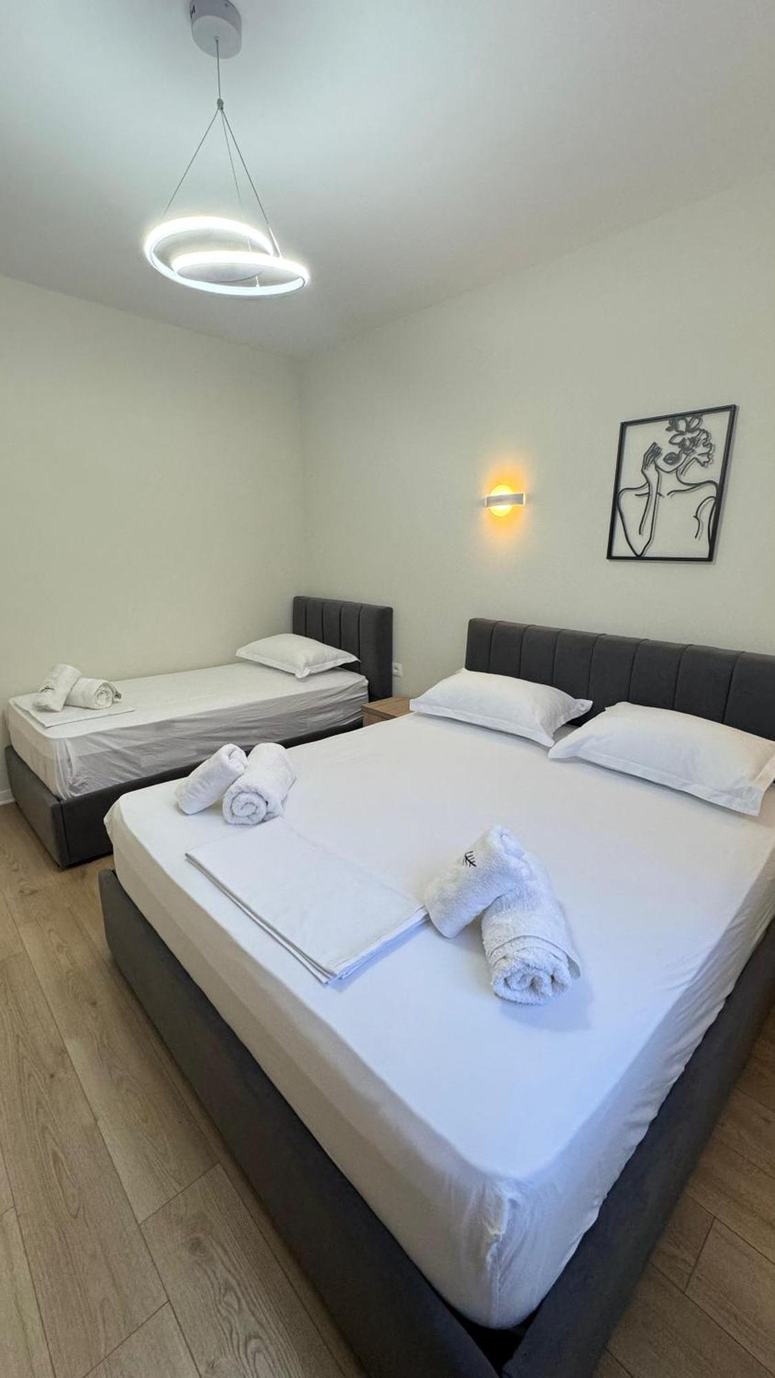 Charming Comfort Apartment Tirana Esterno foto