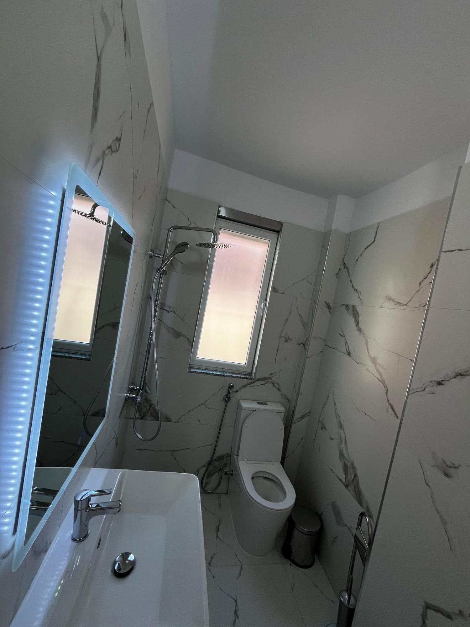 Charming Comfort Apartment Tirana Esterno foto