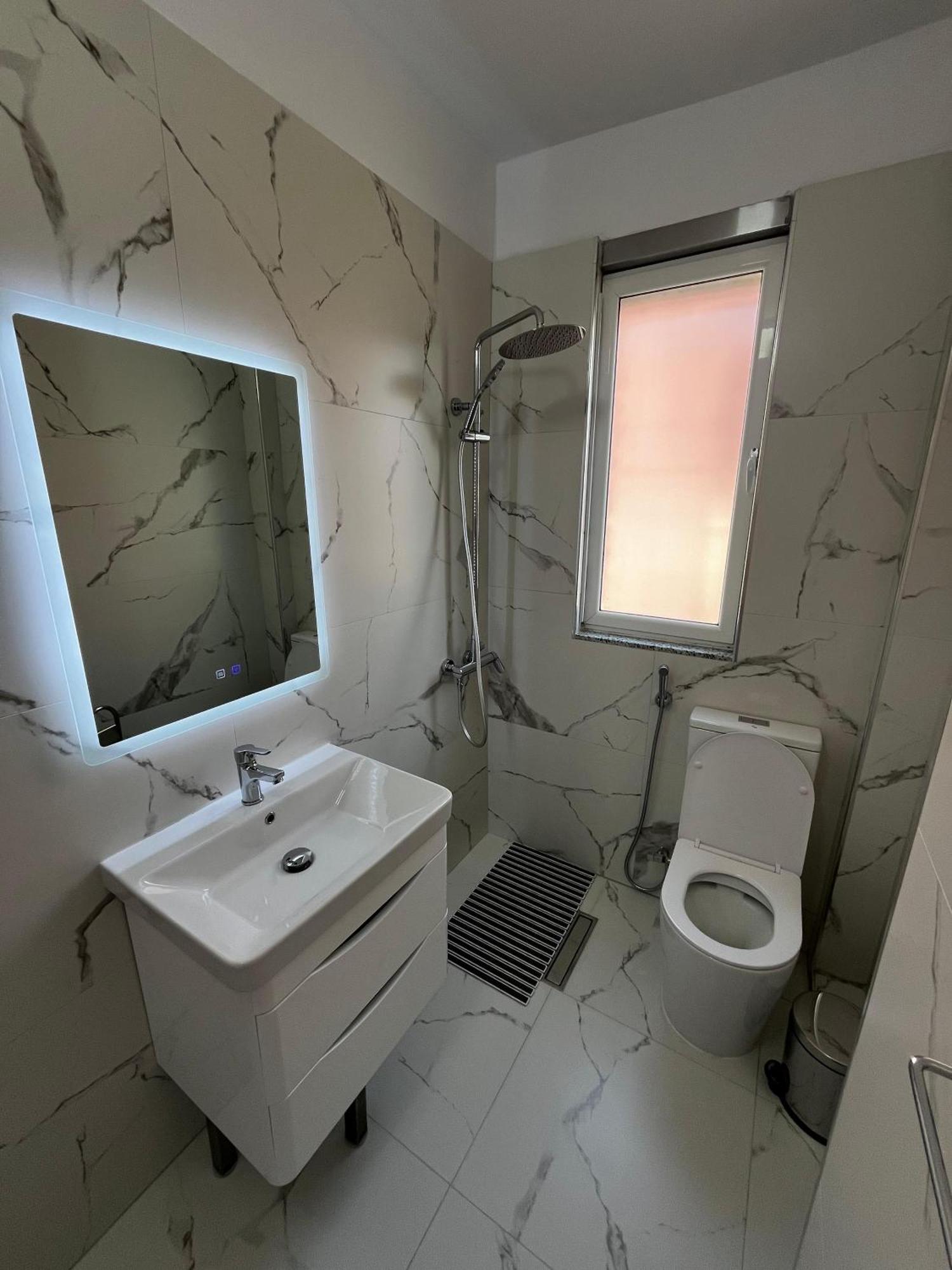 Charming Comfort Apartment Tirana Esterno foto