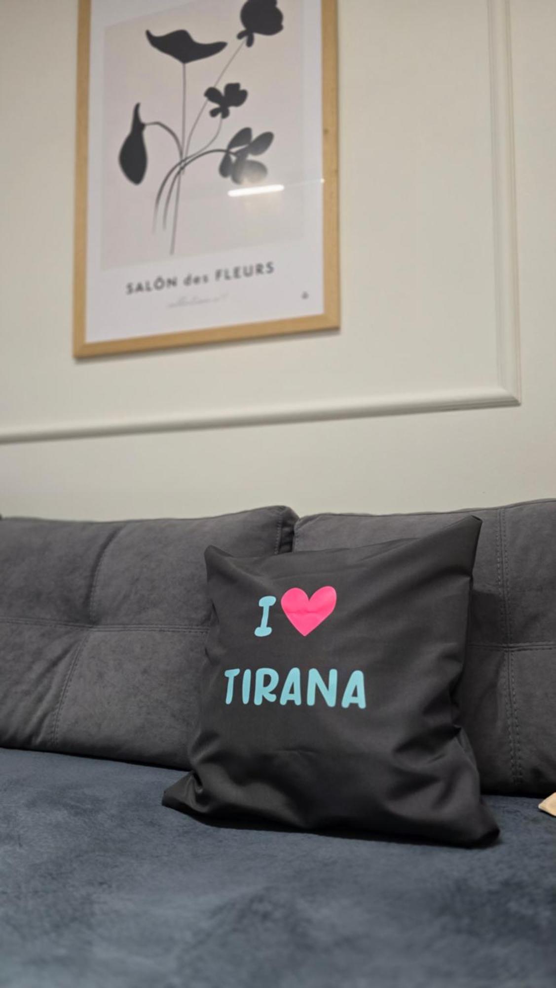 Charming Comfort Apartment Tirana Esterno foto